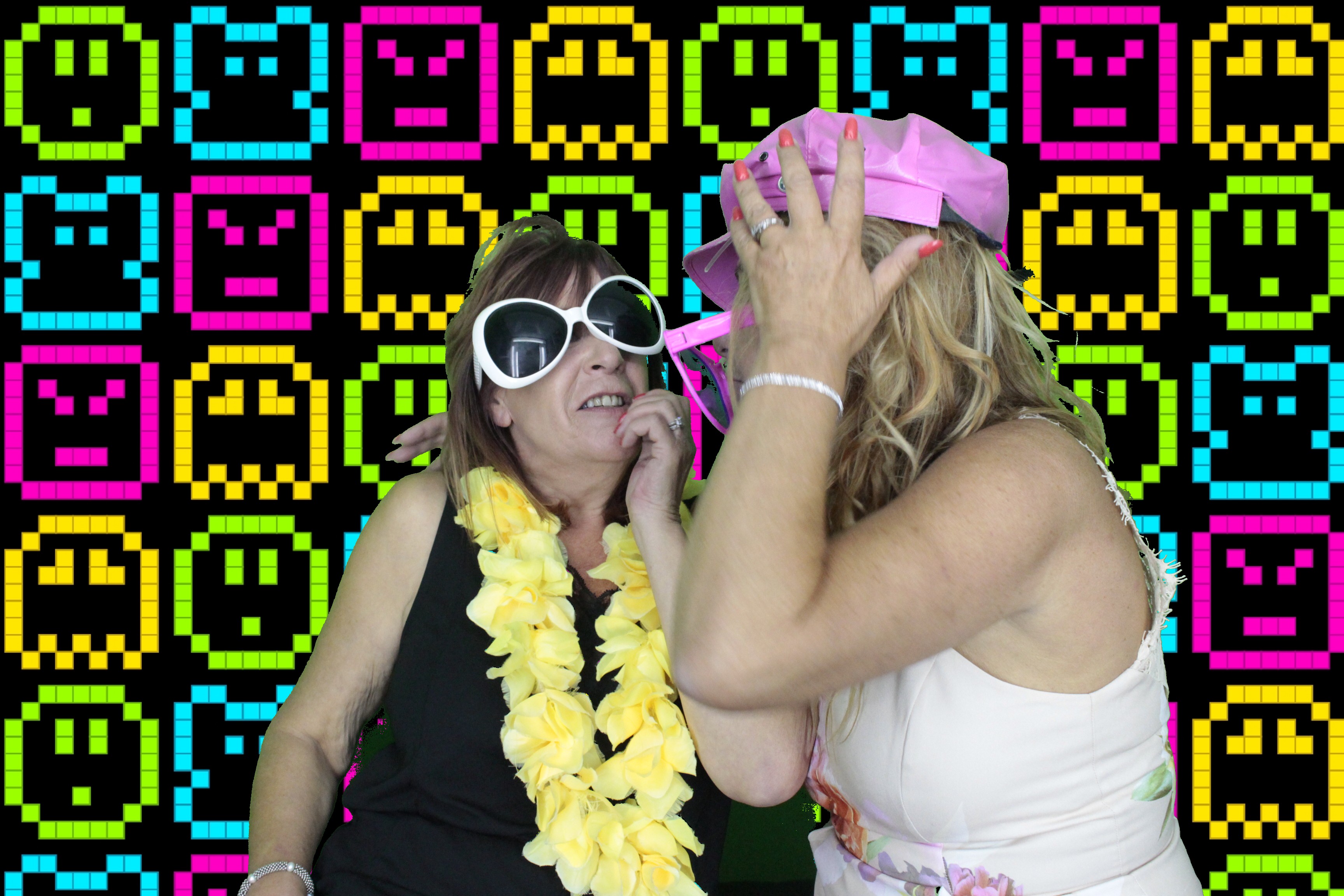 Mr & Mrs Hillier | View more photos from the event at gallery.myphotoboothexperience.co.uk/u/MyPhotoBoothExperienceLtd/Mr-Mrs-Hillier